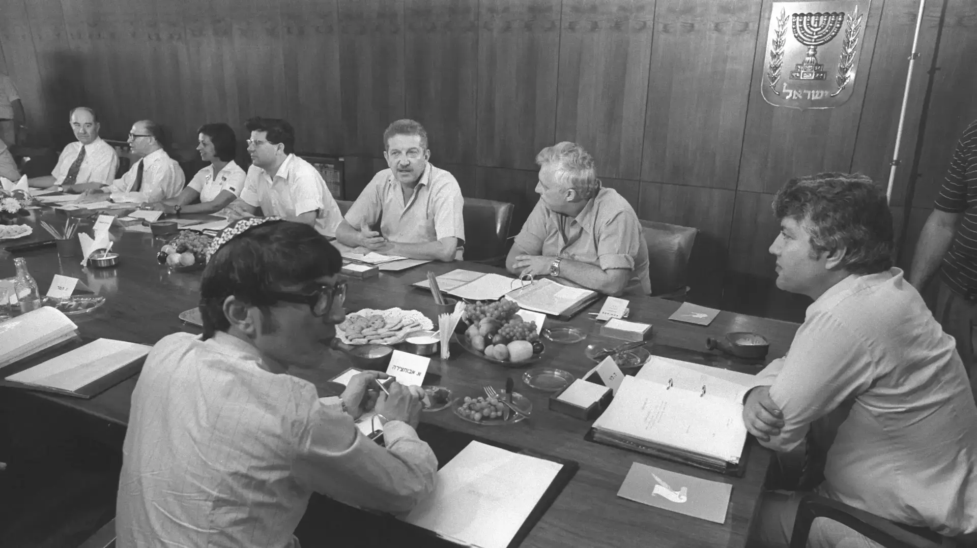 שנת 1977 ישיבת ממשלה בהשתתפות אהרון אבוחצירא שנת 1977 ישיבת ממשלה בהשתתפות אהרון אבוחצירא