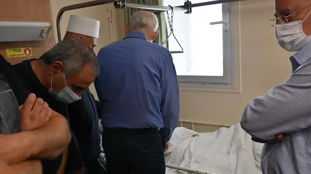 השר לביטחון פנים, עומר בר לב במהלך ביקור הפצוע באירוע הדריסה בנהריה
במרכז הרפואי גליל 22 בספטמבר 2021 השר לביטחון פנים, עומר בר לב במהלך ביקור הפצוע באירוע הדריסה בנהריה
במרכז הרפואי גליל 22 בספטמבר 2021