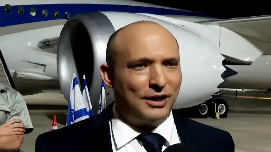ראש הממשלה נפתלי בנט לפני המראתו לעצרת האו"ם, 26 בספטמבר 2021 ראש הממשלה נפתלי בנט לפני המראתו לעצרת האו"ם, 26 בספטמבר 2021
