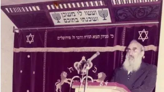 הרב שלמה גורן בחנוכת בית כנסת "חלקת יואב", 1977 הרב שלמה גורן בחנוכת בית כנסת "חלקת יואב", 1977