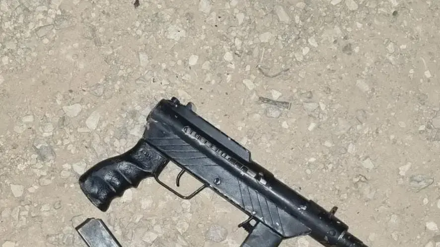 הנשק מסוג קרלו שממנו ירה המחבל שנתפס על ידי המסתערבים בכפר בורקין. 30 בספטמבר 2021 הנשק מסוג קרלו שממנו ירה המחבל שנתפס על ידי המסתערבים בכפר בורקין. 30 בספטמבר 2021
