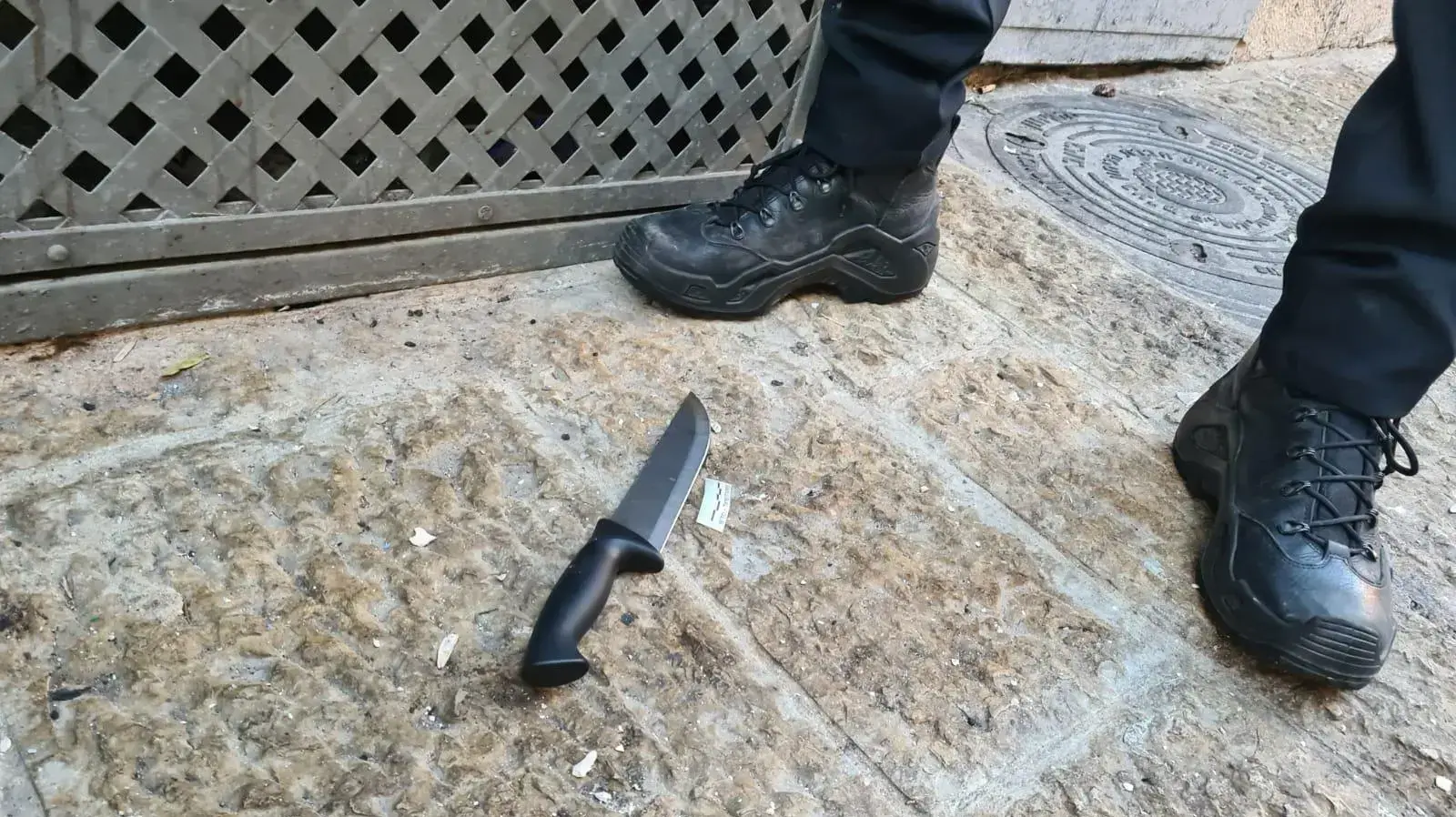 הסכין איתה ניסתה בת 30 לדקור בהר הבית, 30 בספטמבר, 2021 הסכין איתה ניסתה בת 30 לדקור בהר הבית, 30 בספטמבר, 2021