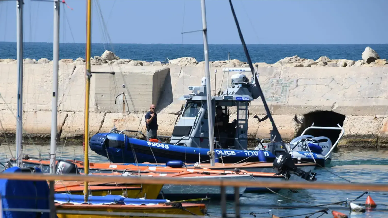 יחידת השיטור הימי כעת את המתחם הימי סמוך לנמל יפו בעקבות איתור טיל במים