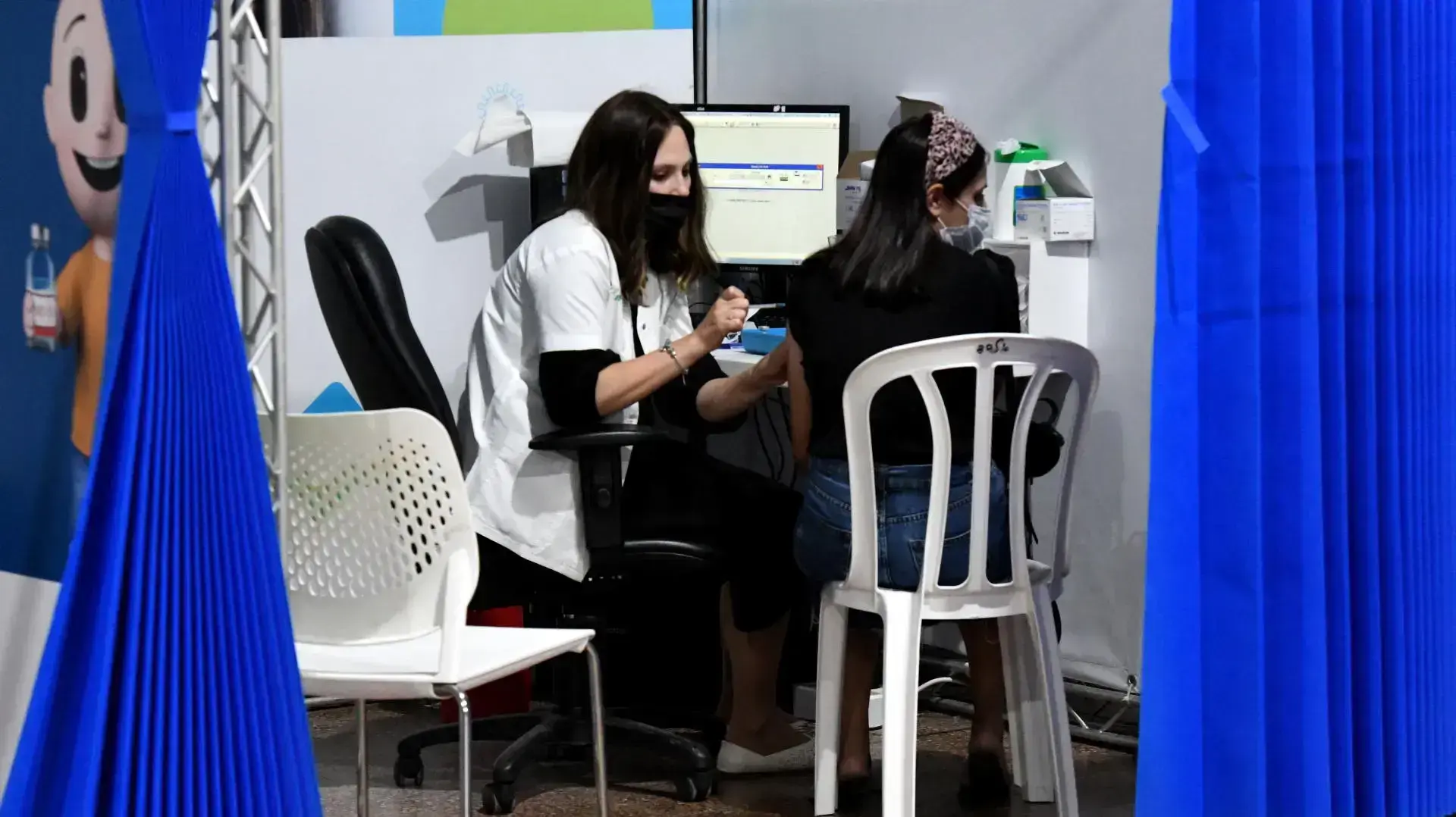 מתחם חיסונים לקורונה של קופ"ח כללית, בית הצנחן-רמת גן, 30 בספטמבר 2021 מתחם חיסונים לקורונה של קופ"ח כללית, בית הצנחן-רמת גן, 30 בספטמבר 2021