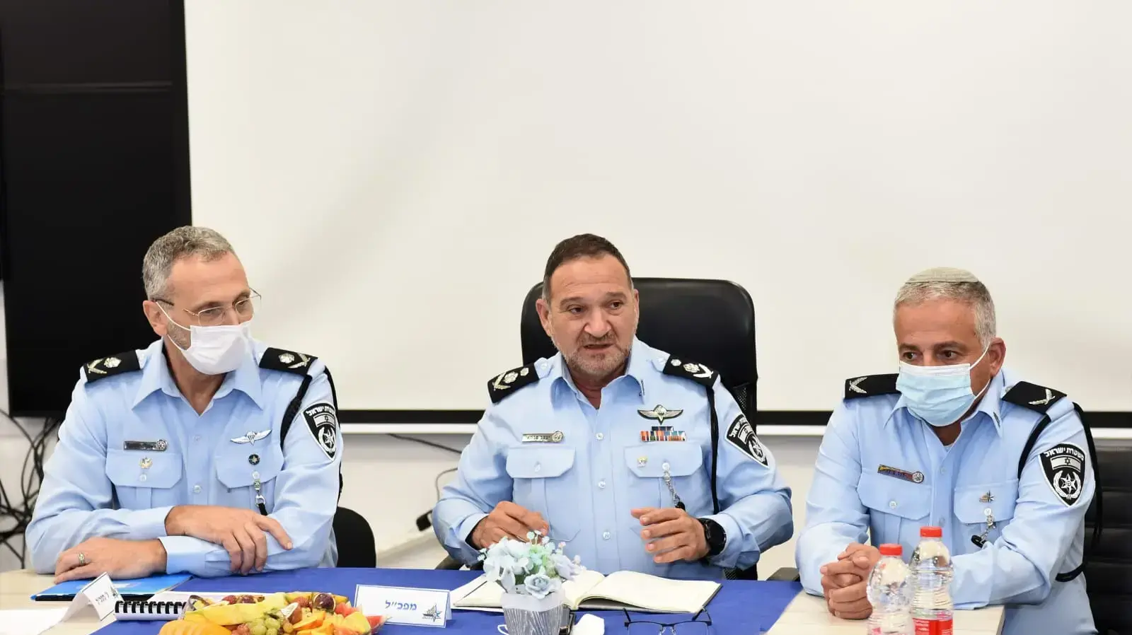 המפכ"ל קובי שבתאי בתחנת לב תל אביב המפכ"ל קובי שבתאי בתחנת לב תל אביב