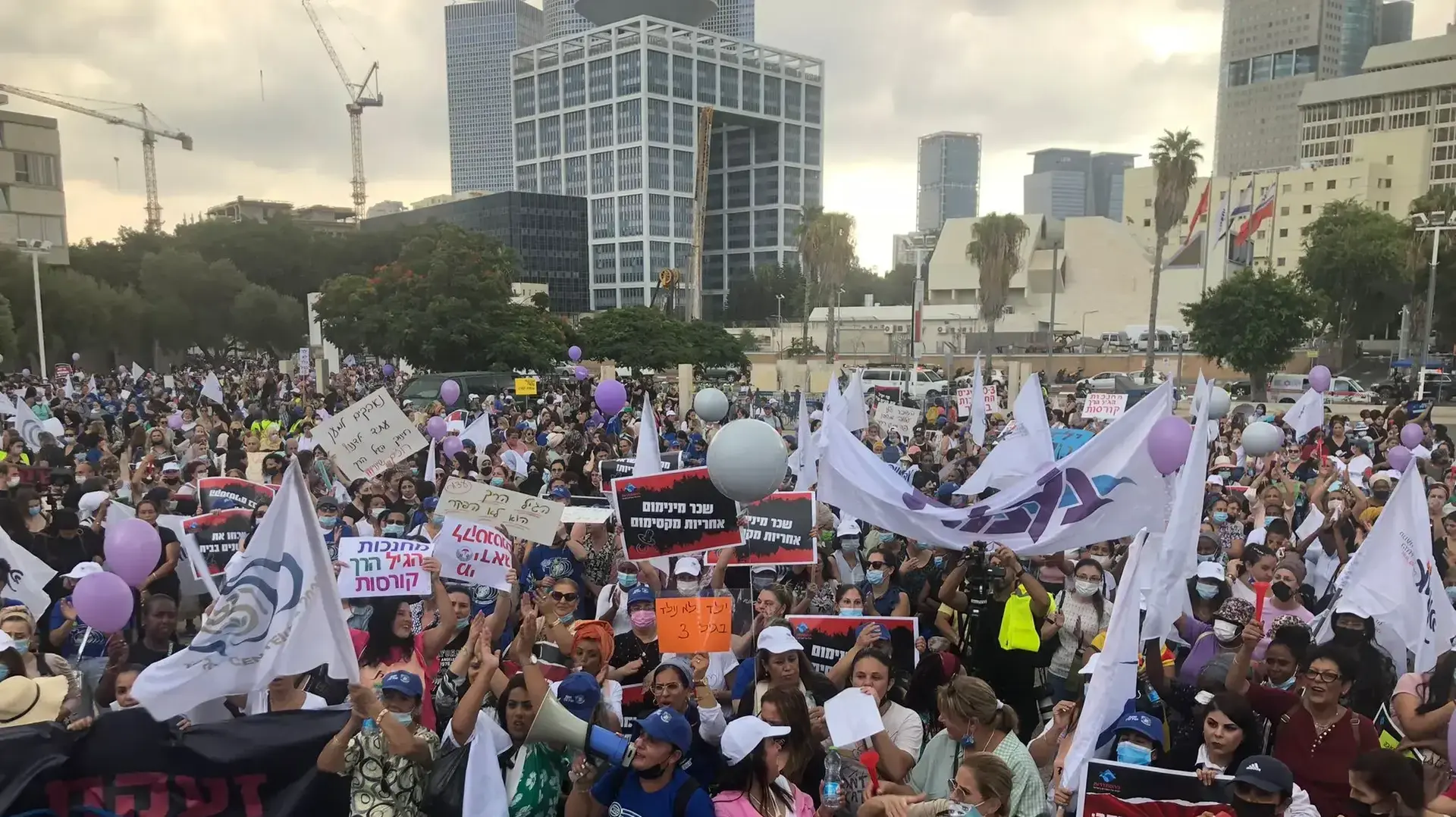 מחאת המטפלות. כיכר רבין, ת"א 3 באוקטבור 2021 מחאת המטפלות. כיכר רבין, ת"א 3 באוקטבור 2021