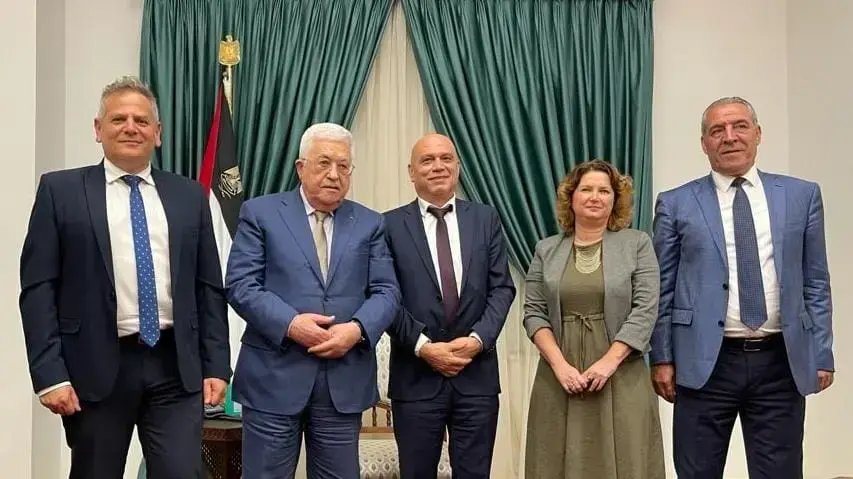 יו"ר מרצ, שר הבריאות ניצן הורוביץ, השר לשיתוף פעולה אזורי עיסאווי פריג' ויו"ר סיעת מרצ ח"כ מיכל רוזין נפגשו במוקטעה ברמאללה עם נשיא הרשות הפלסטינית מחמוד עבאס, 3 באוקטובר 2021 יו"ר מרצ, שר הבריאות ניצן הורוביץ, השר לשיתוף פעולה אזורי עיסאווי פריג' ויו"ר סיעת מרצ ח"כ מיכל רוזין נפגשו במוקטעה ברמאללה עם נשיא הרשות הפלסטינית מחמוד עבאס, 3 באוקטובר 2021