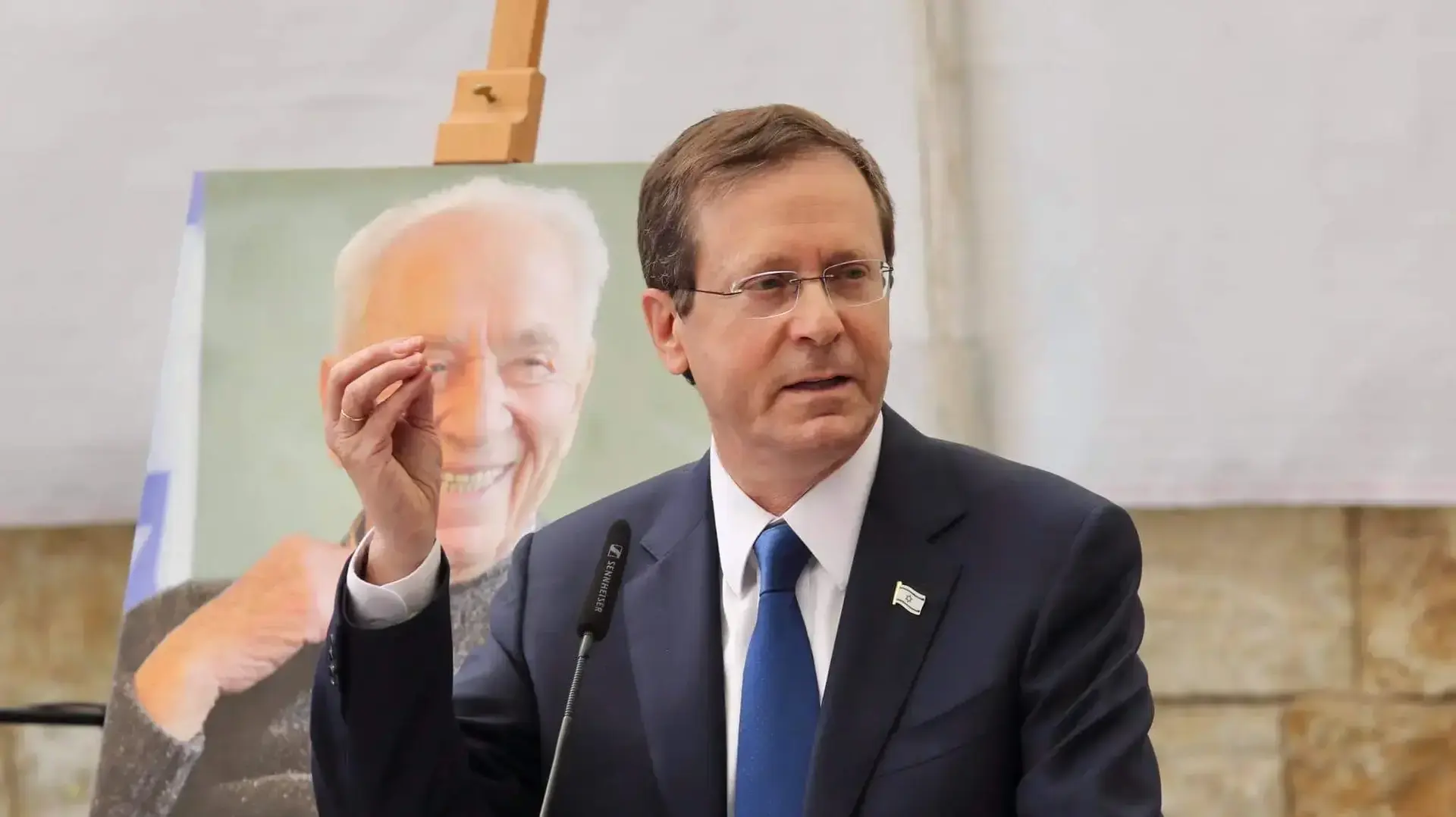 נשיא המידנה, יצחק הרצוג במהלך אזכרה במלאת חמש שנים למותו של שמעון פרס. הר הרצל, ירושלים 4 באוקטבור 2021 נשיא המידנה, יצחק הרצוג במהלך אזכרה במלאת חמש שנים למותו של שמעון פרס. הר הרצל, ירושלים 4 באוקטבור 2021
