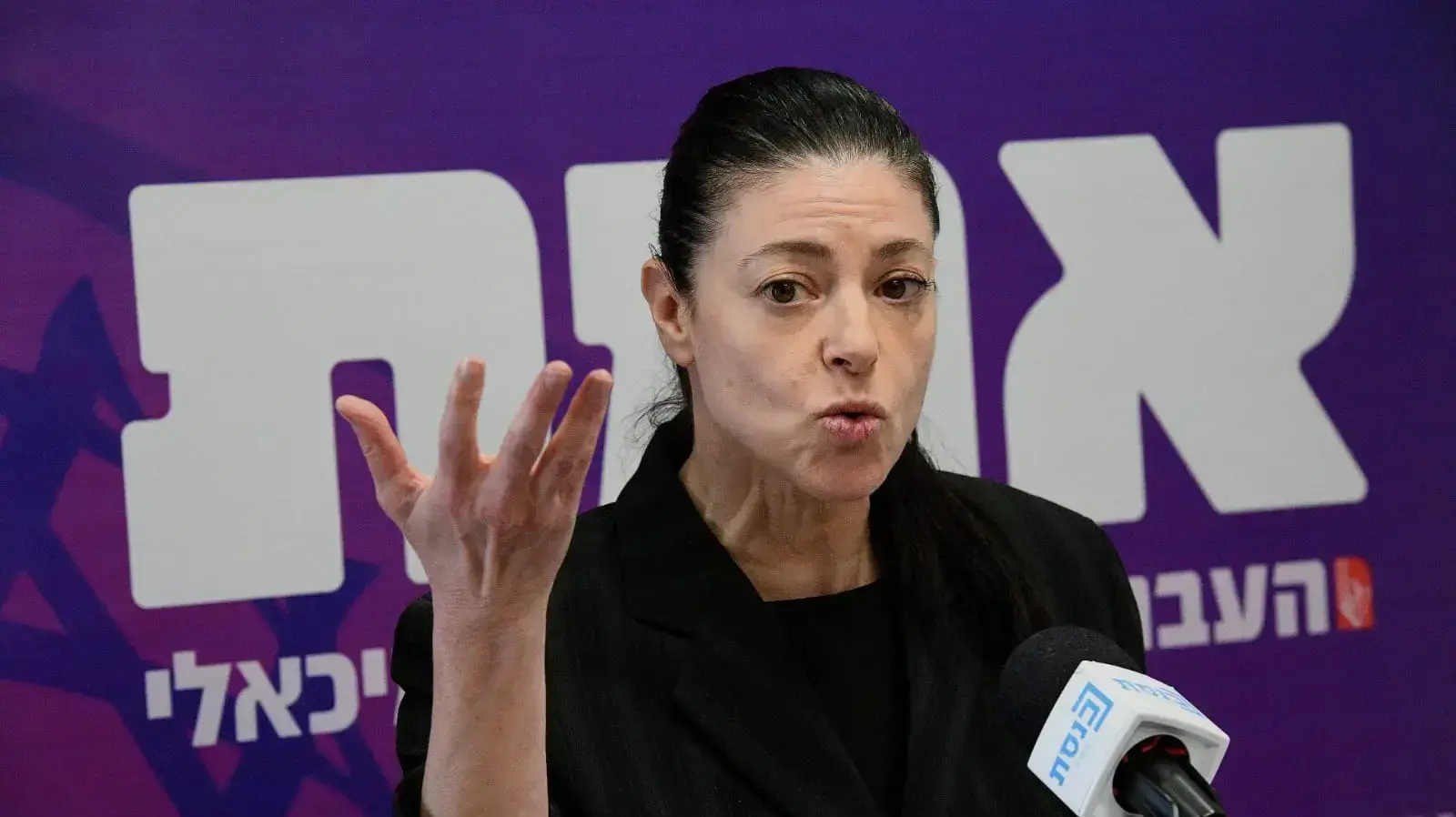 יו"ר העבודה, מרב מיכאלי בפתח ישיבת סייעתה בכנסת 4 באוקטבור 2021 יו"ר העבודה, מרב מיכאלי בפתח ישיבת סייעתה בכנסת 4 באוקטבור 2021