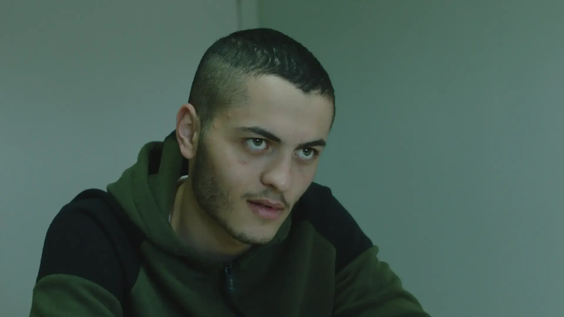 עלומים, אופק פסח עלומים, אופק פסח
