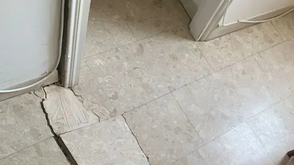מהבניין שפונה ברחוב בן יפונה בירושלים, עקב חשד מיידי לקריסה, 5 באוקטובר 2021