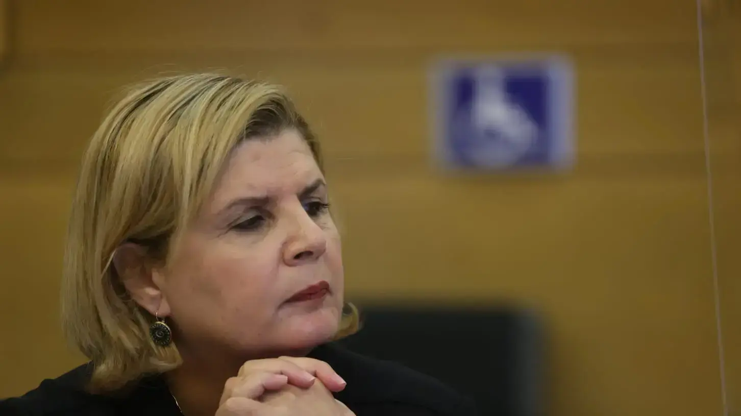 שרת הכלכלה אורנה ברביבאי בהצהרה על המתווה החדש למתמחים בפריפריה, כנסת, 6 באוקטובר 2021 שרת הכלכלה אורנה ברביבאי בהצהרה על המתווה החדש למתמחים בפריפריה, כנסת, 6 באוקטובר 2021