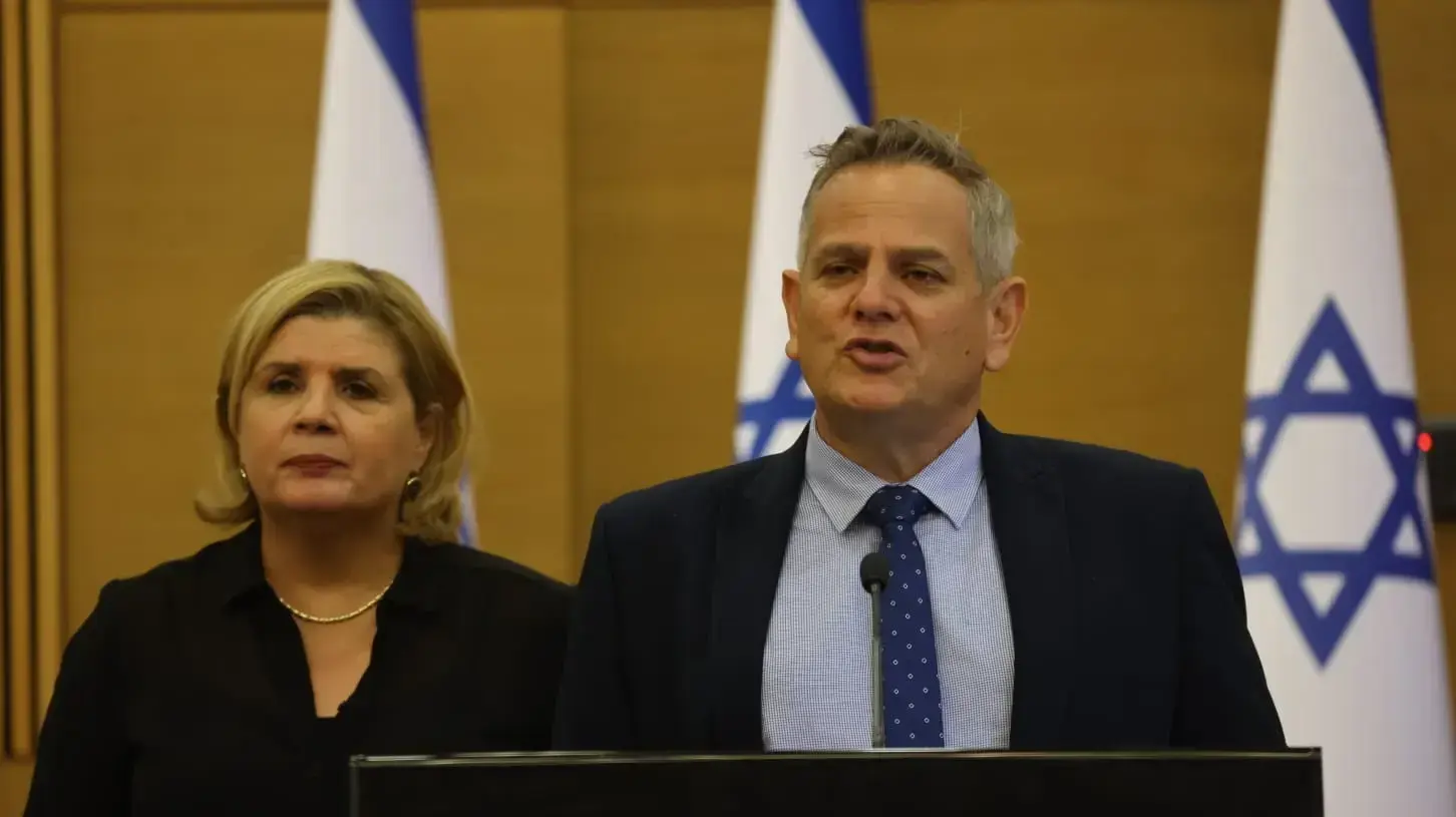 שר הבריאות ניצן הורוביץ ושרת הכלכלה אורנה ברביבאי בהצהרה על המתווה החדש למתמחים בפריפריה, כנסת, 6 באוקטובר 2021 שר הבריאות ניצן הורוביץ ושרת הכלכלה אורנה ברביבאי בהצהרה על המתווה החדש למתמחים בפריפריה, כנסת, 6 באוקטובר 2021