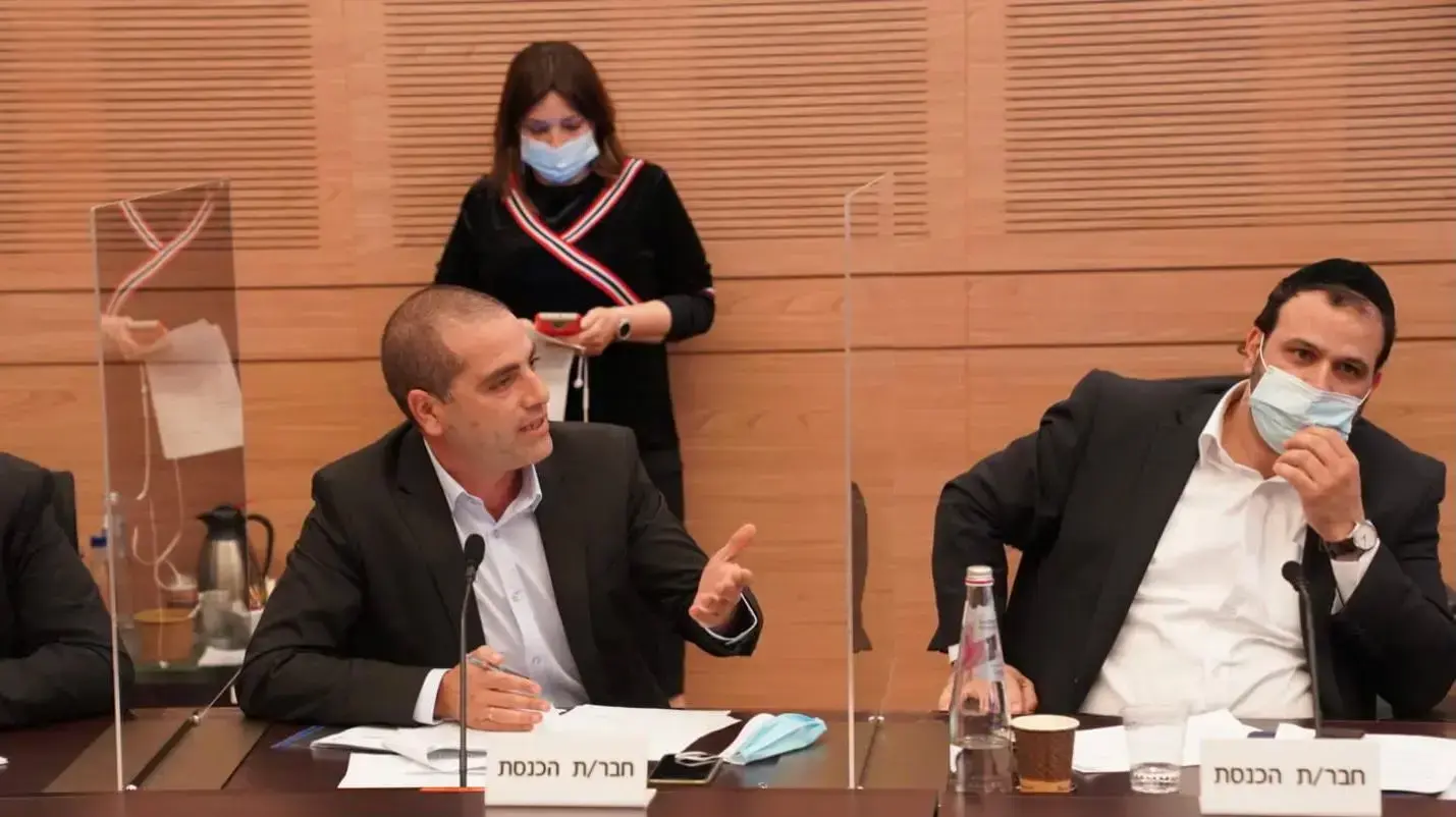חברי הכנסת ינון אזולאי ואופיר כץ בדיון ועדת הכספים, 7 באוקטובר 2021