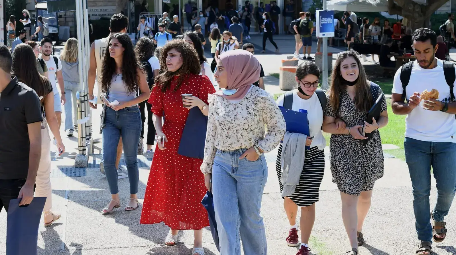 סטודנטים בפתיחת שנת הלימודים האקדמית, אוניברסיטת תל אביב,10 באוקטובר 2021 סטודנטים בפתיחת שנת הלימודים האקדמית, אוניברסיטת תל אביב,10 באוקטובר 2021