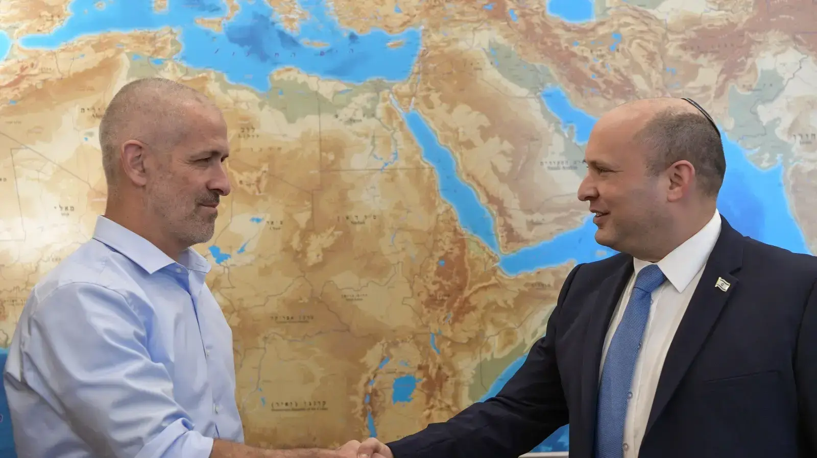 ראש הממשלה נפתלי בנט עם רונן בר שמונה לראש השב"כ ראש הממשלה נפתלי בנט עם רונן בר שמונה לראש השב"כ