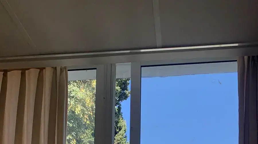 חלונות מקובעים בבית הספר אמירים רמת השרון חלונות מקובעים בבית הספר אמירים רמת השרון