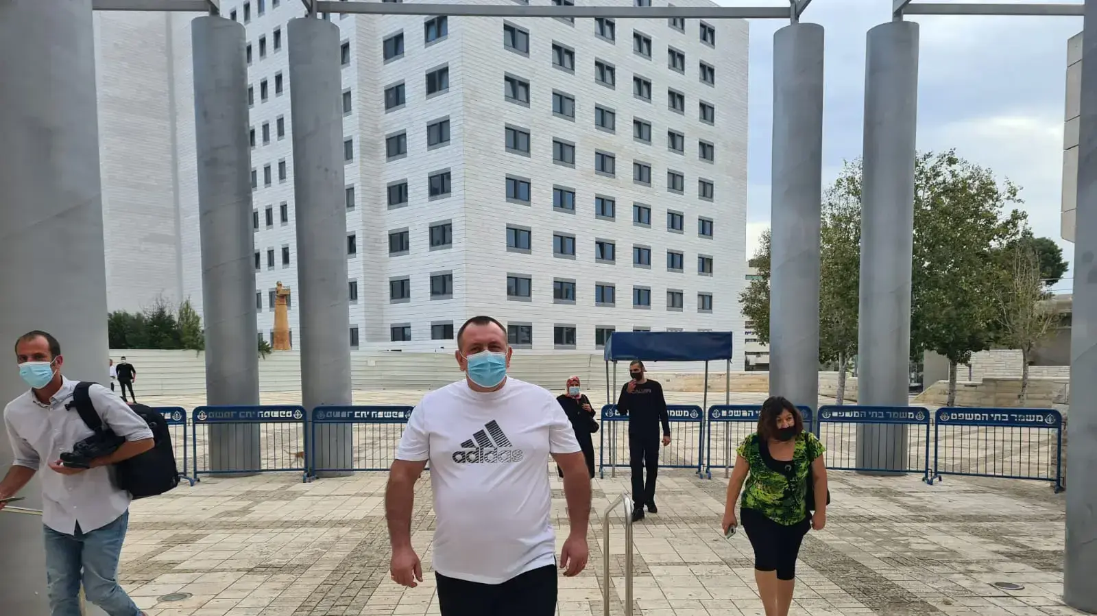 שלב העדויות במשפט החוזר לרומן זדורוב הנאשם ברצח תאיר ראדה. המחוזי, נצרת 12 באוקטובר 2021 שלב העדויות במשפט החוזר לרומן זדורוב הנאשם ברצח תאיר ראדה. המחוזי, נצרת 12 באוקטובר 2021