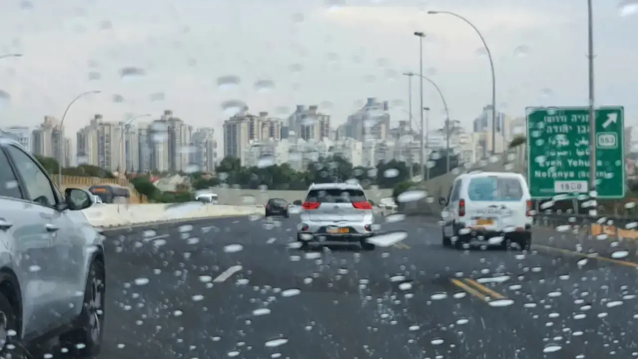 גשמים בשמי נתניה 12 באוקטובר 2021 גשמים בשמי נתניה 12 באוקטובר 2021