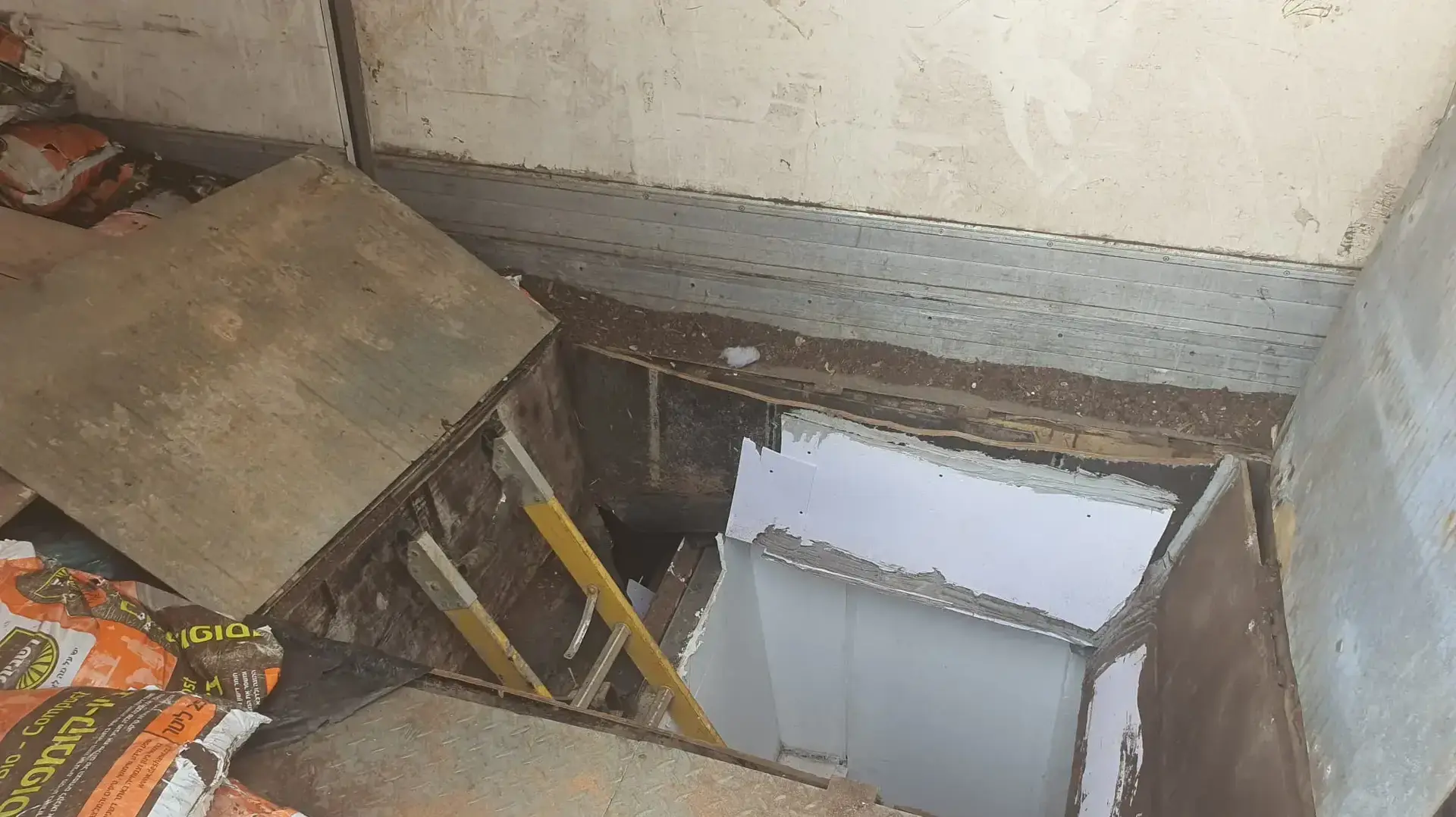 מנהרה בגודל דונם וחצי מתחת לאדמה באזור ראשל"צ 12 באוקטובר 2021 מנהרה בגודל דונם וחצי מתחת לאדמה באזור ראשל"צ 12 באוקטובר 2021