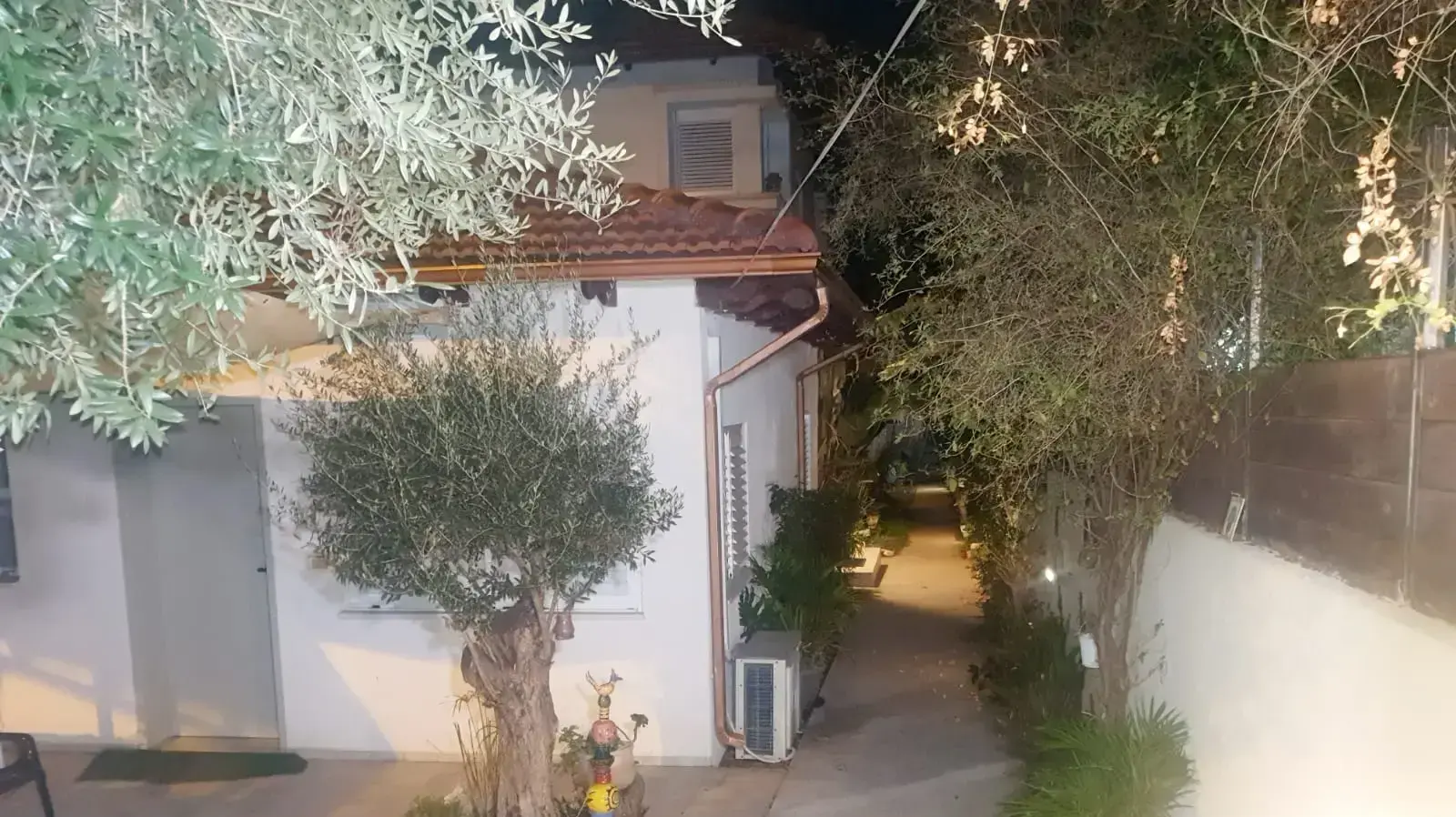 בית תושבת חדרה בת 90 שנמצאה ללא רוח חיים, 12 באוקטובר 2021 בית תושבת חדרה בת 90 שנמצאה ללא רוח חיים, 12 באוקטובר 2021
