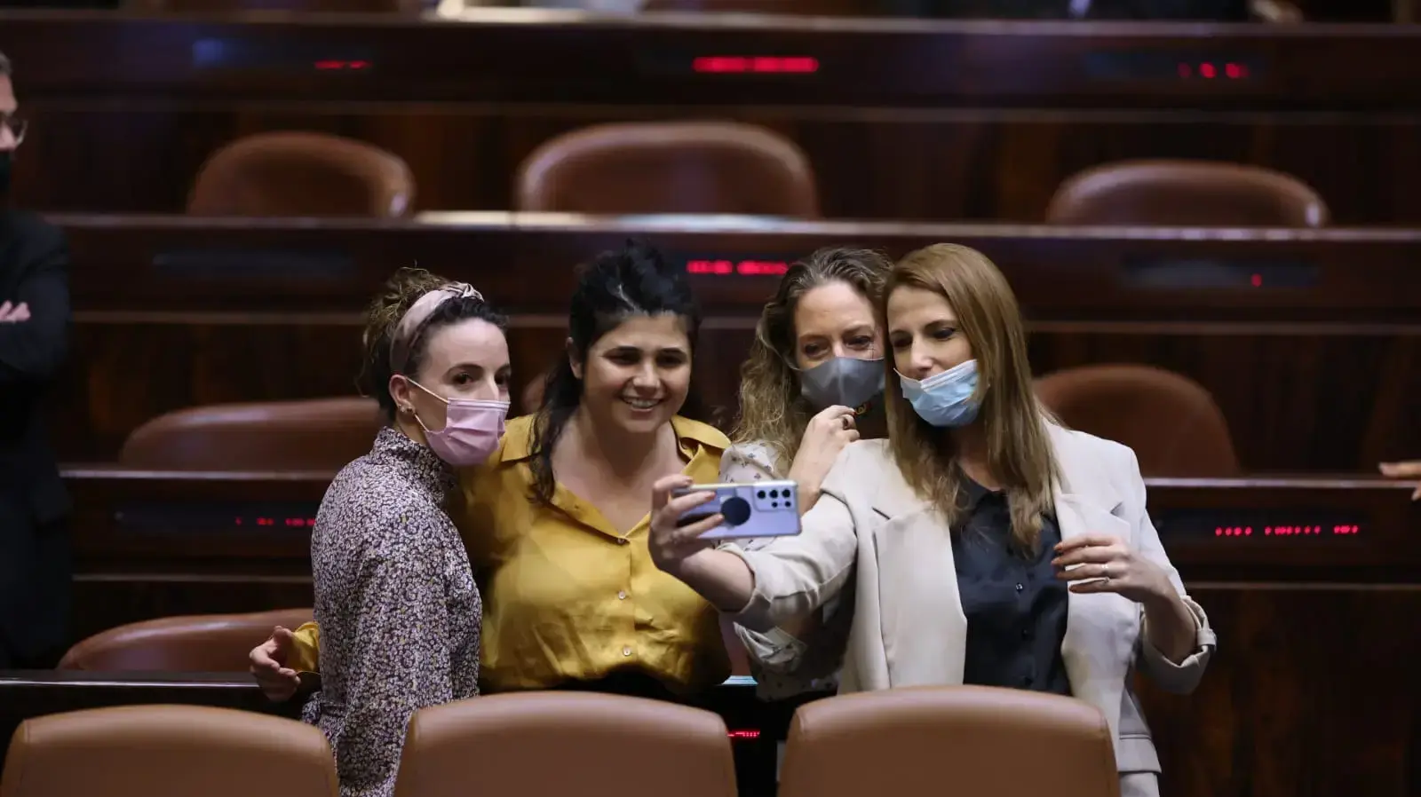 שמחה בקואליציה לאחר אישור בקריאה טרומית של חוק הקנאביס, 13 באוקטובר 2021 שמחה בקואליציה לאחר אישור בקריאה טרומית של חוק הקנאביס, 13 באוקטובר 2021