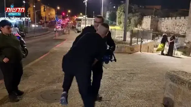 שוטר הכה צעיר ערבי באלה ללא סיבה בשער שכם, מח"ש פתחה בחקירה
13.10.21 שוטר הכה צעיר ערבי באלה ללא סיבה בשער שכם, מח"ש פתחה בחקירה
13.10.21
