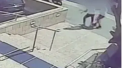 תיעוד: תקף קשיש ברחוב ללא סיבה, הקשיש: זה לא דבר שצריך לקרות
14.10.21 תיעוד: תקף קשיש ברחוב ללא סיבה, הקשיש: זה לא דבר שצריך לקרות
14.10.21