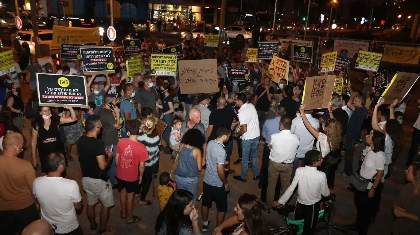 הפגנה בכניסה לעיר חדרה נגת הקמת שדה תעופה בעיר 14 באוקטובר 2021 הפגנה בכניסה לעיר חדרה נגת הקמת שדה תעופה בעיר 14 באוקטובר 2021