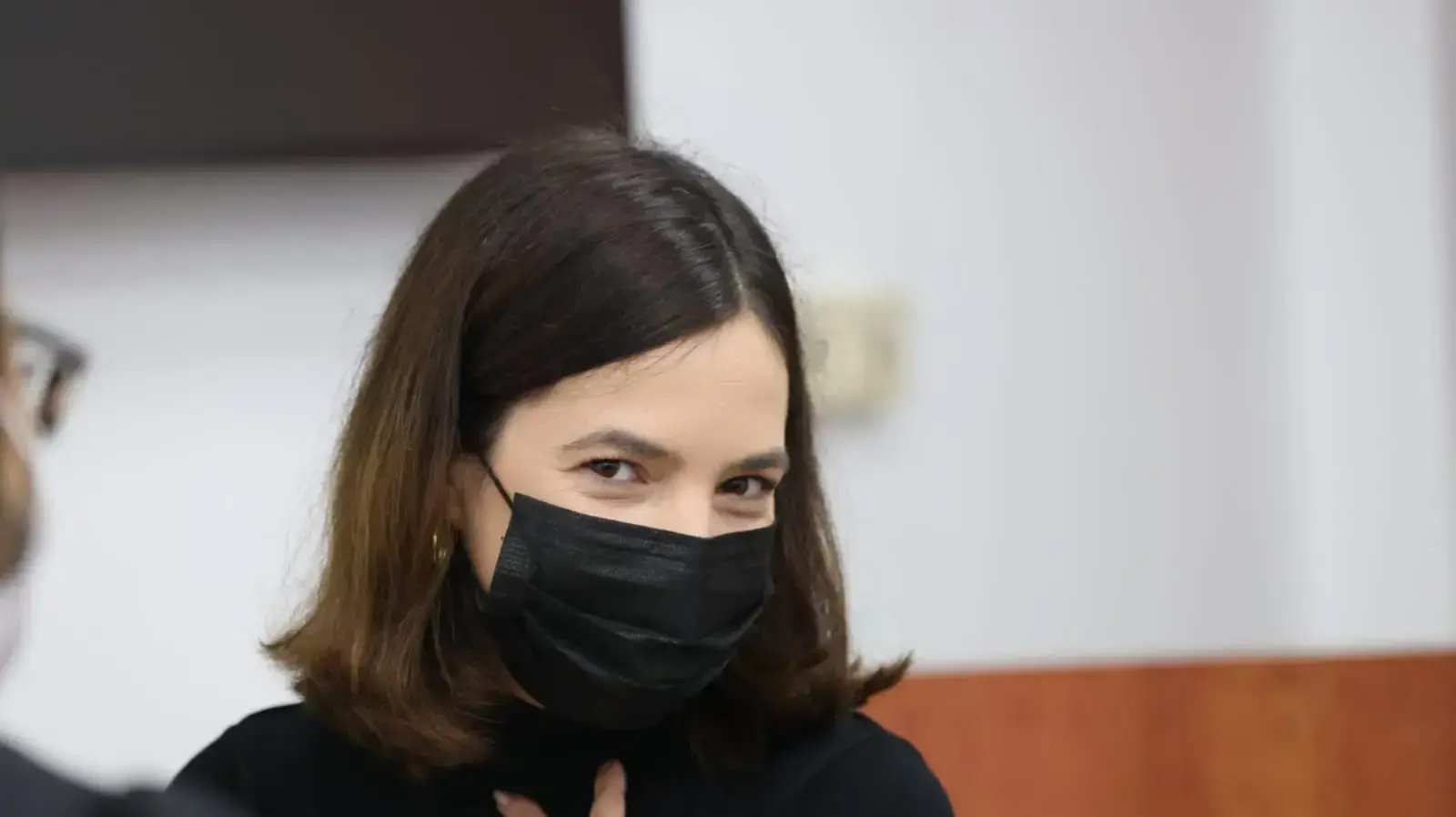 מיכל קליין, במהלך עדותה בתיק 4000 בבית המשפט המחוזי, ירושלים 19 באוקטבור 2021 מיכל קליין, במהלך עדותה בתיק 4000 בבית המשפט המחוזי, ירושלים 19 באוקטבור 2021