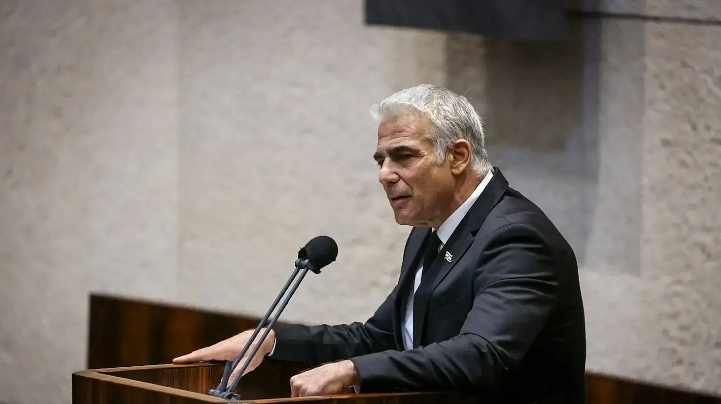 יאיר לפיד במהלך נאומו בכנסת 18 באוקטובר 2021 יאיר לפיד במהלך נאומו בכנסת 18 באוקטובר 2021