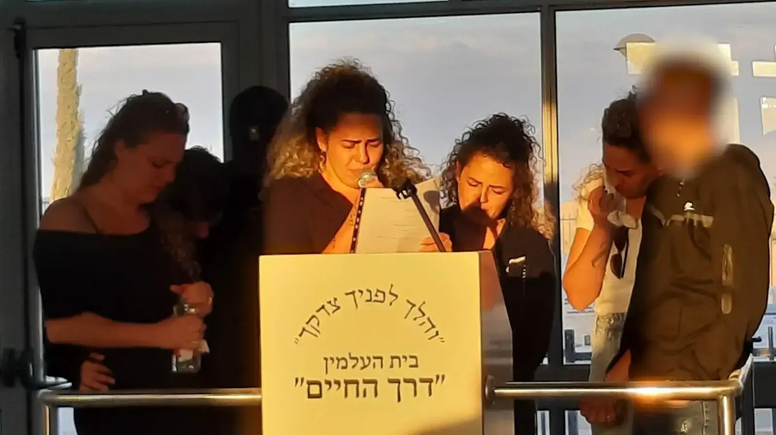 גילויי מצבה של רחל אייזנשטדט ז"ל, אם לשבעה ממעלה אדומים שנרצחה ע"י בעלה 19.10 גילויי מצבה של רחל אייזנשטדט ז"ל, אם לשבעה ממעלה אדומים שנרצחה ע"י בעלה 19.10