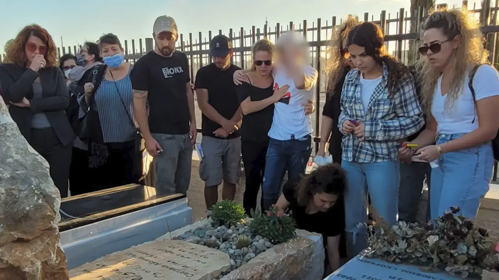 גילוי מצבה של רחל אייזנשטדט ז"ל, אם לשבעה ממעלה אדומים שנרצחה ע"י בעלה 19.10 גילוי מצבה של רחל אייזנשטדט ז"ל, אם לשבעה ממעלה אדומים שנרצחה ע"י בעלה 19.10