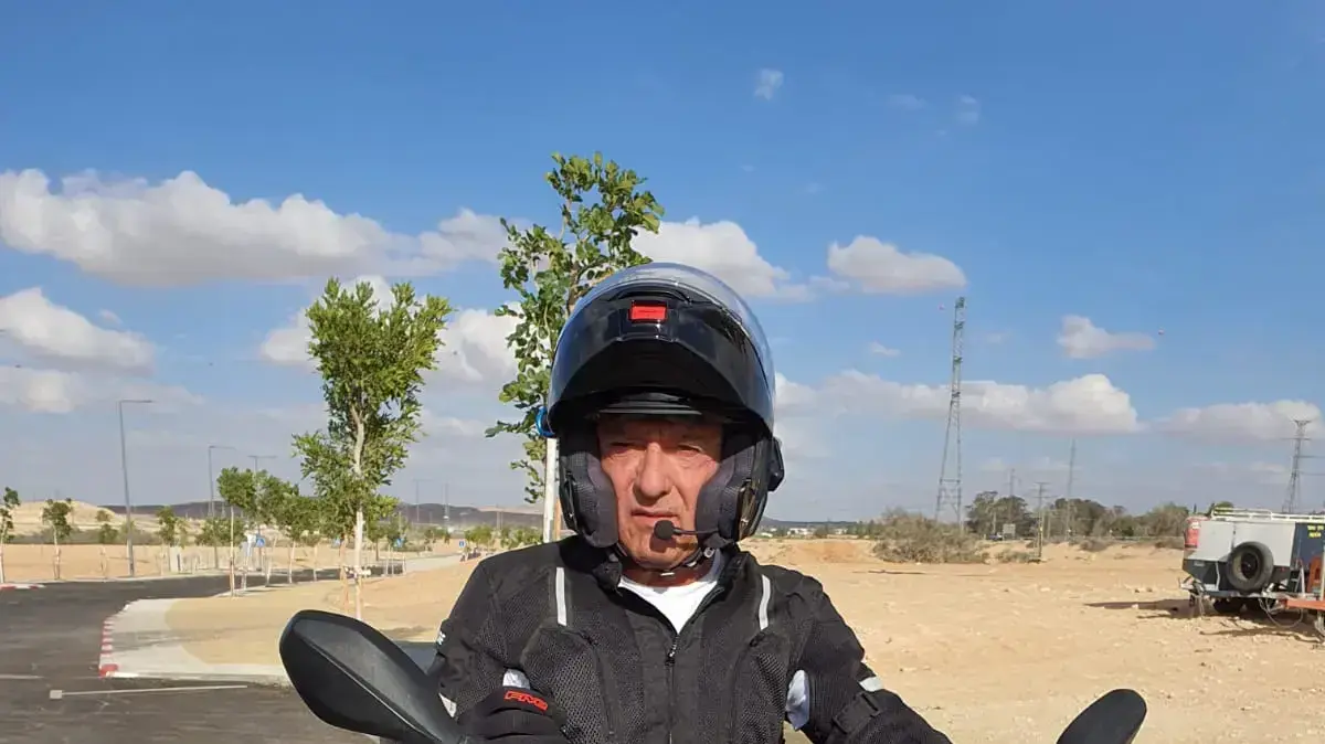 ניצב פרץ עמר מפקד מחוז דרום של המשטרה מצטרף רכוב על אופנוע ליחידת יואב בפעילות בנגב, 19 באוקטובר 2021 ניצב פרץ עמר מפקד מחוז דרום של המשטרה מצטרף רכוב על אופנוע ליחידת יואב בפעילות בנגב, 19 באוקטובר 2021