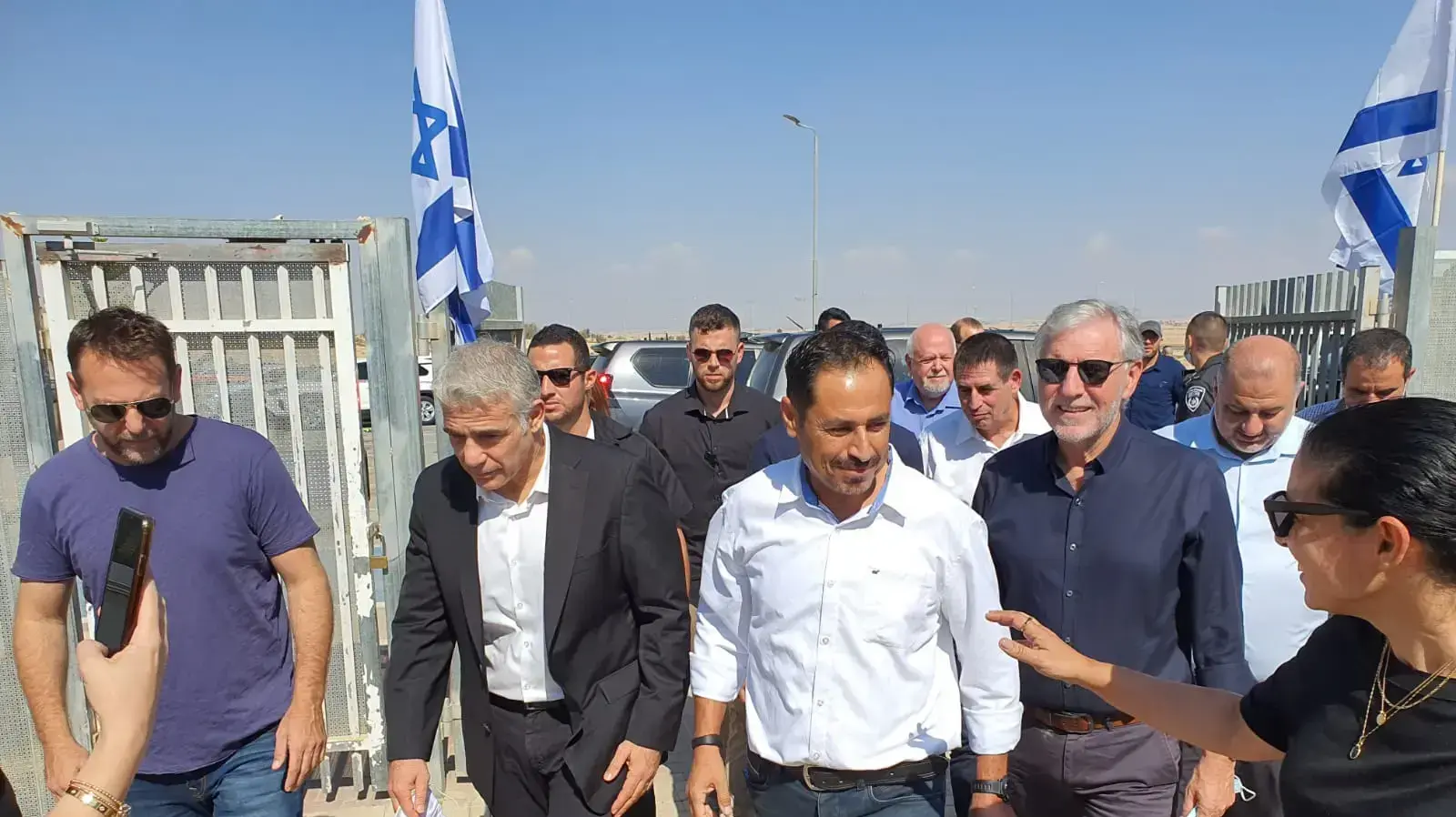 יאיר לפיד, מנסור עבאס ומאיר כהן בסיור באבו תלול, 21 באוקטובר 2021 יאיר לפיד, מנסור עבאס ומאיר כהן בסיור באבו תלול, 21 באוקטובר 2021