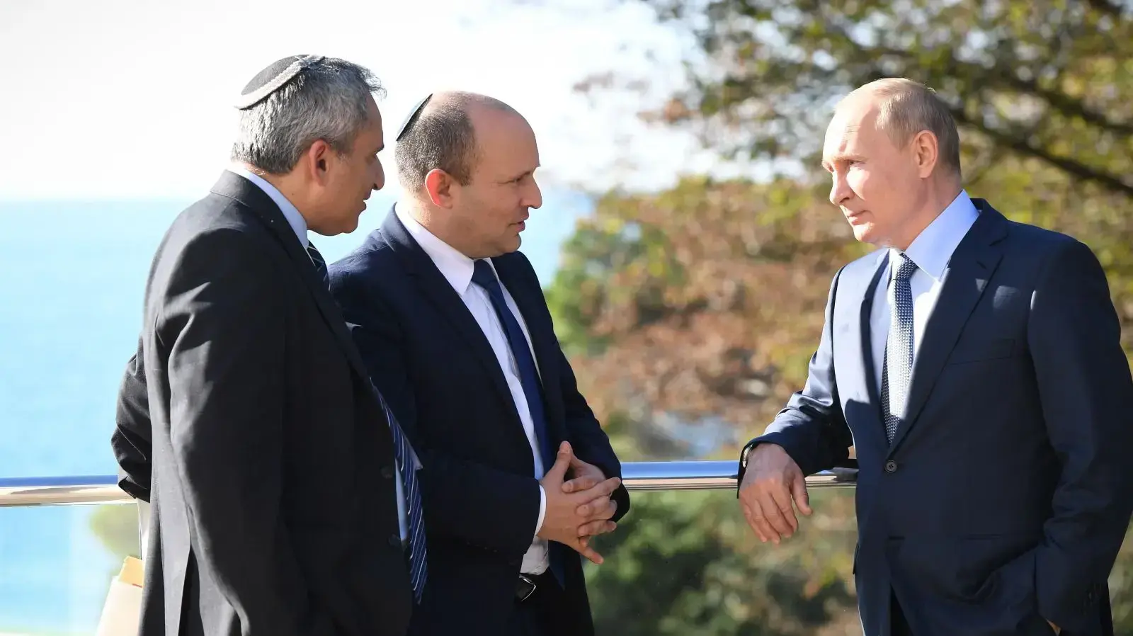 רה"מ בנט והשר אלקין עם נשיא רוסיה פוטין בסוצ'י
22.10.21 רה"מ בנט והשר אלקין עם נשיא רוסיה פוטין בסוצ'י
22.10.21