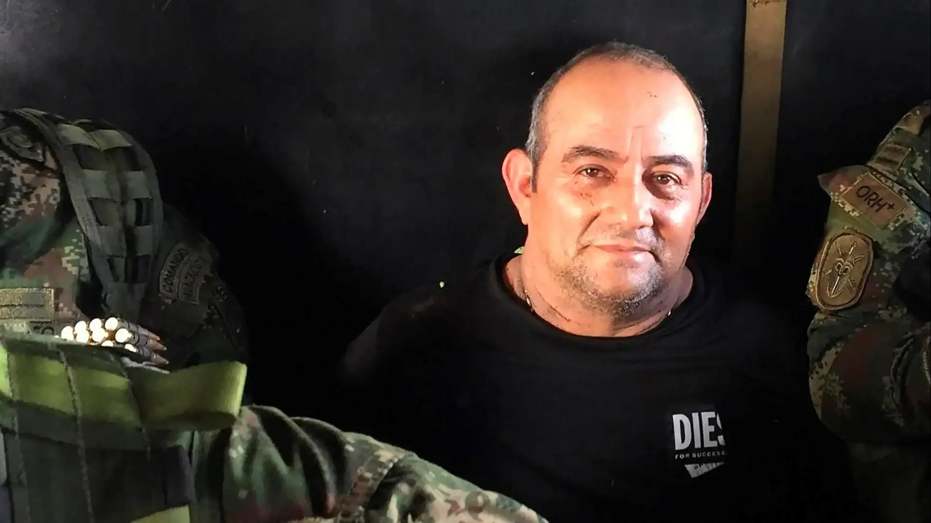 דאירו אנטוניו אוסוגה, מנהיג קרטל הסמים "קלאן דל גולפו"' בקולומביה, נעצר בתום מרדף של יותר מעשור. 23 באוקטובר 2021 דאירו אנטוניו אוסוגה, מנהיג קרטל הסמים "קלאן דל גולפו"' בקולומביה, נעצר בתום מרדף של יותר מעשור. 23 באוקטובר 2021