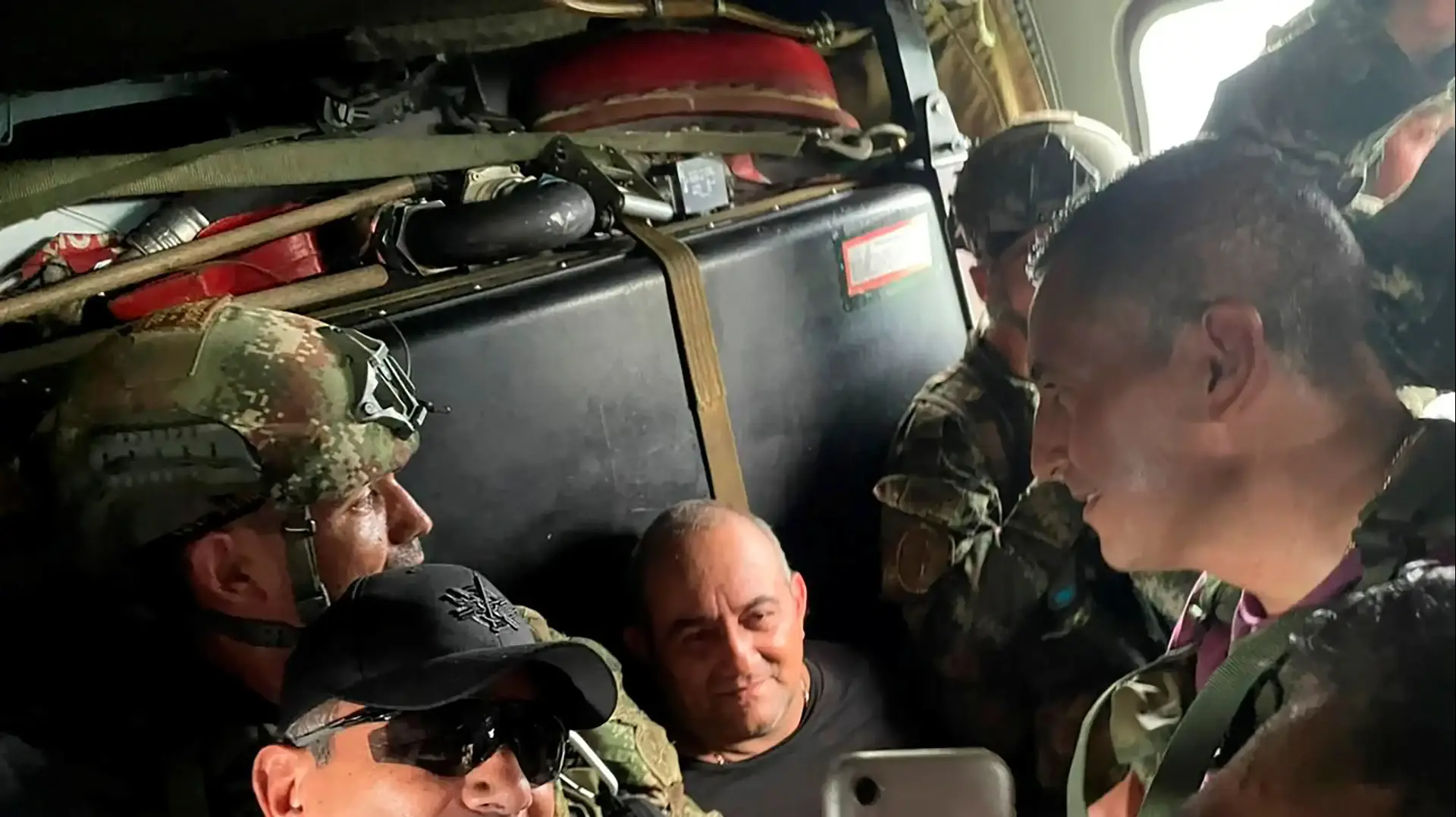דאירו אנטוניו אוסוגה, מנהיג קרטל הסמים "קלאן דל גולפו"' בקולומביה, נעצר בתום מרדף של יותר מעשור. 23 באוקטובר 2021 דאירו אנטוניו אוסוגה, מנהיג קרטל הסמים "קלאן דל גולפו"' בקולומביה, נעצר בתום מרדף של יותר מעשור. 23 באוקטובר 2021