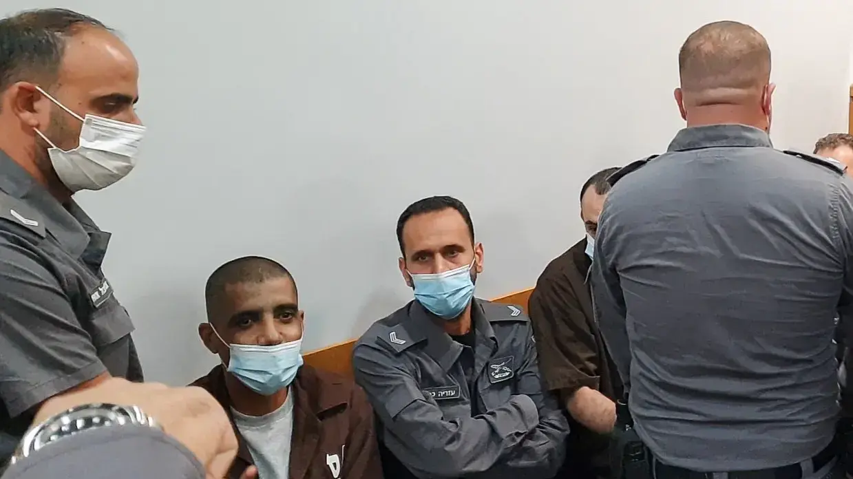הקראת כתב אישום לזכריא זביידי בגין הבריחה מכלא גלבוע, בימ"ש השלום נצרת, 24 באוקטובר 2021