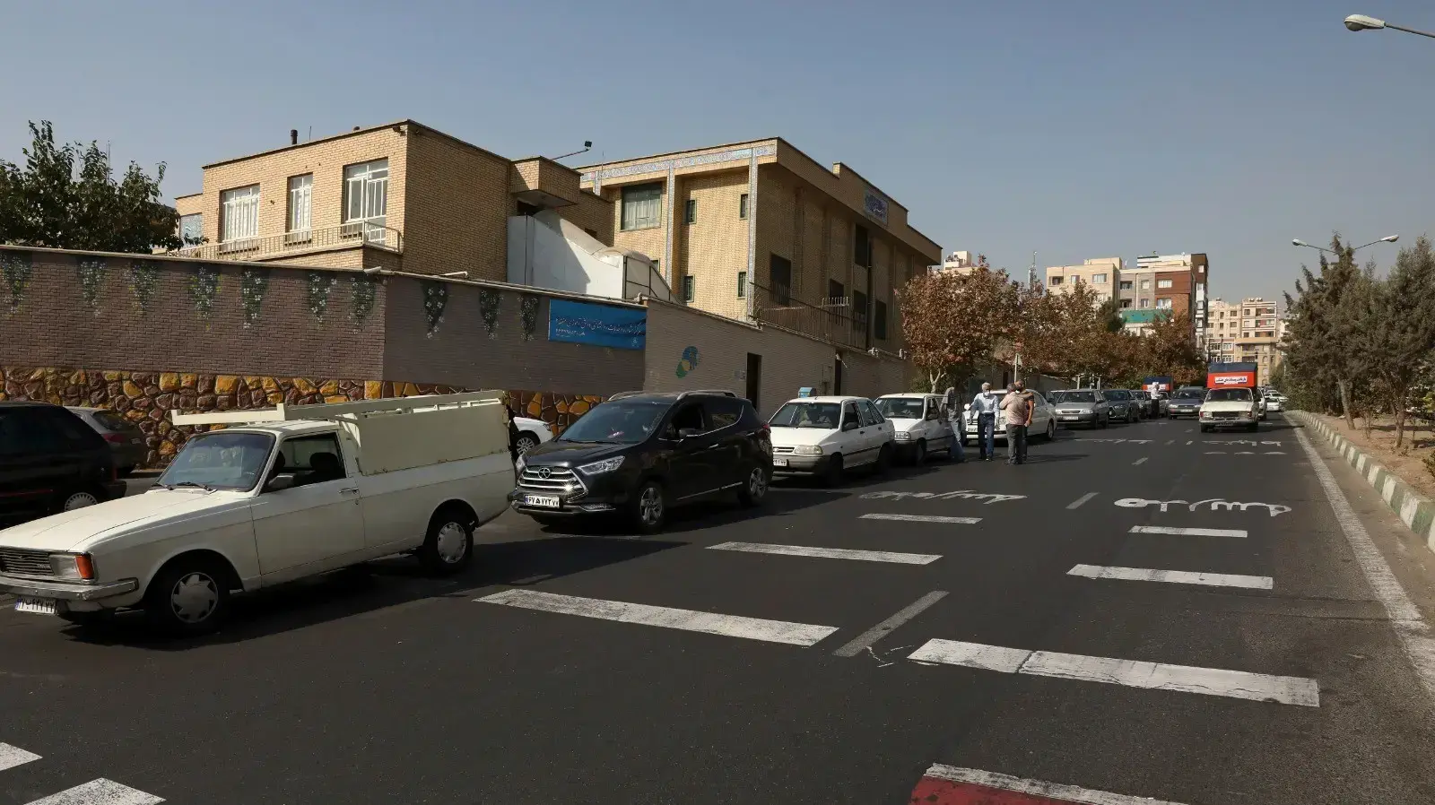 תור לתחנת דלק בטהראן, איראן, 26 באוקטובר 2021 תור לתחנת דלק בטהראן, איראן, 26 באוקטובר 2021