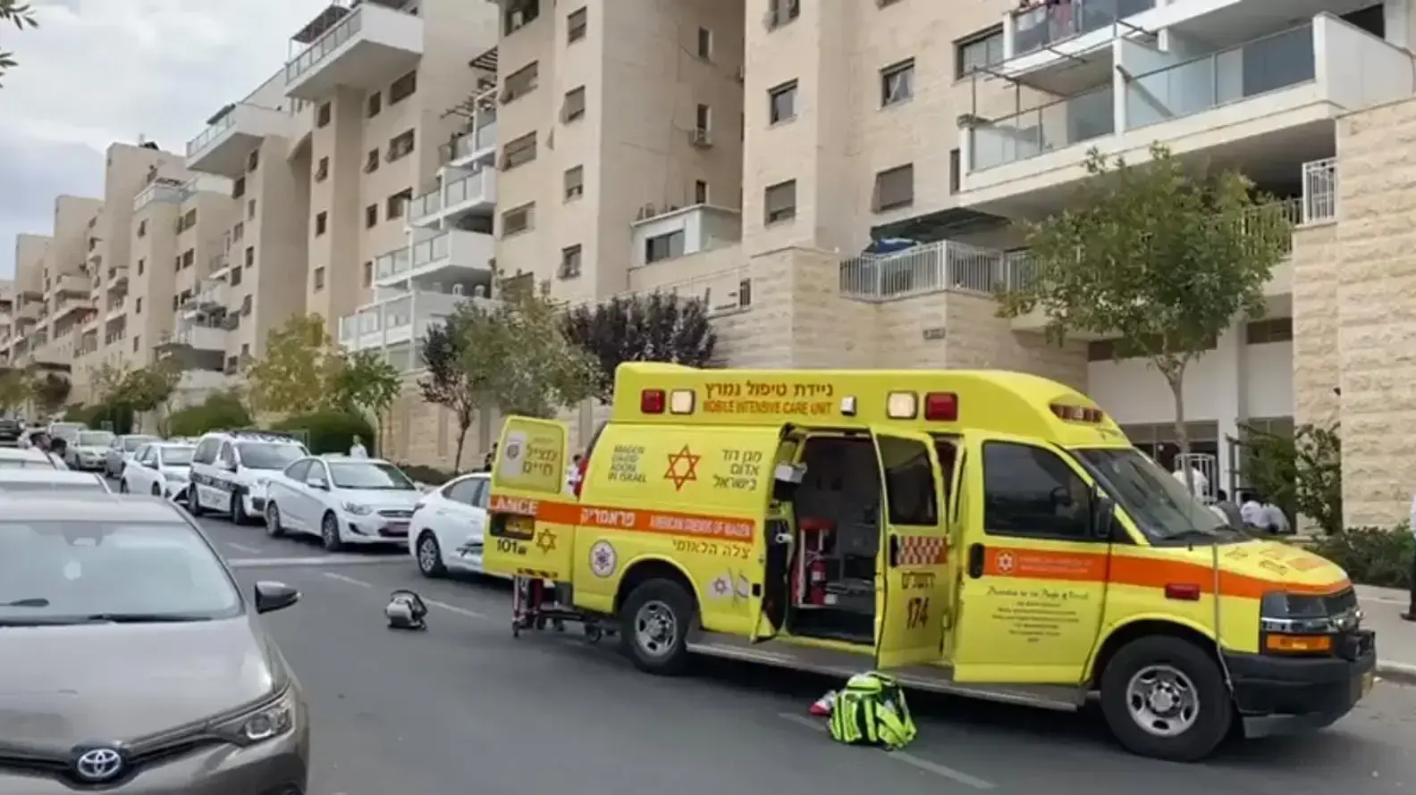 ניידת מד"א אמבולנס בזירת רצח בבית שמש
30.10.21 ניידת מד"א אמבולנס בזירת רצח בבית שמש
30.10.21