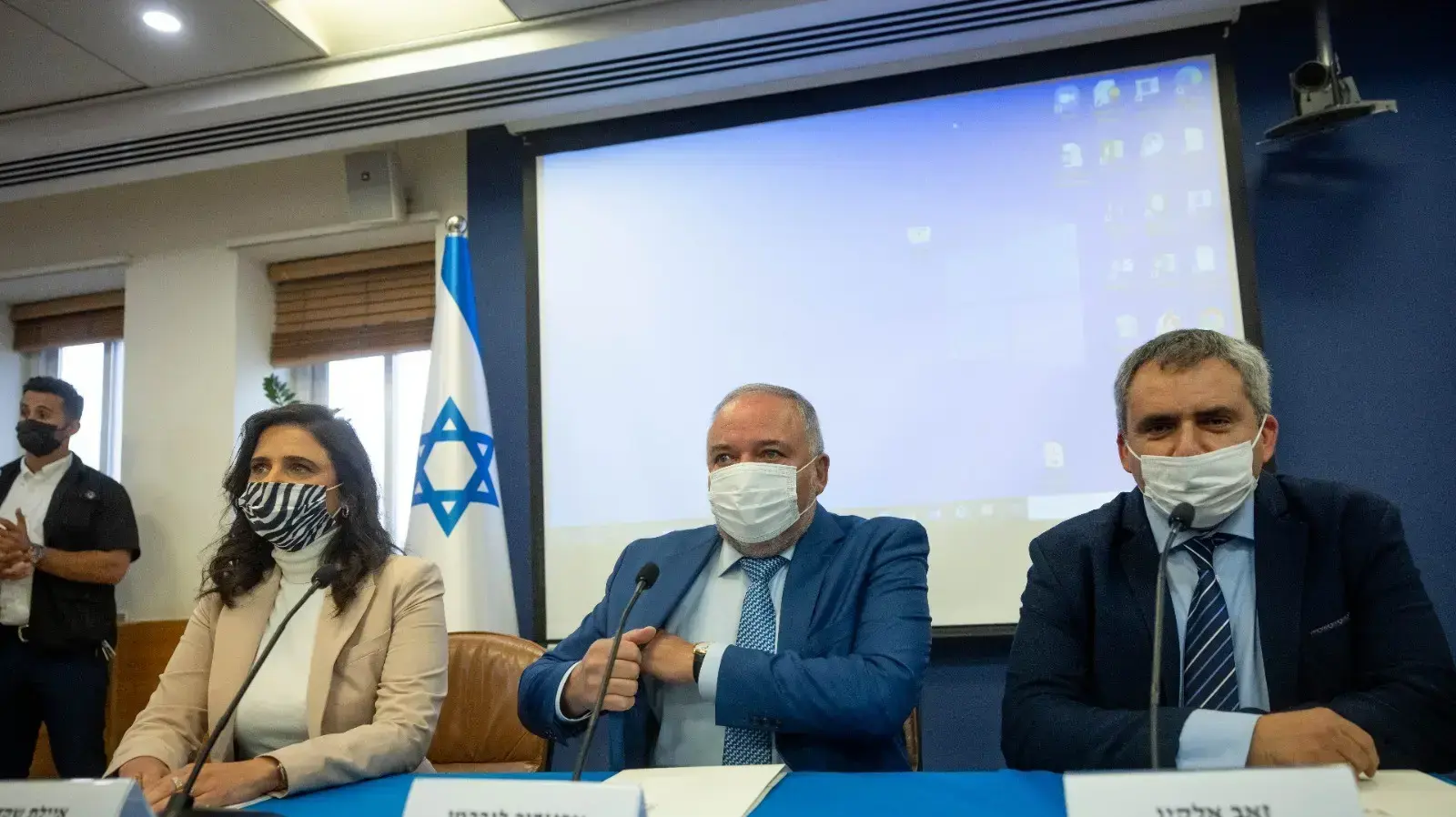 שר האוצר אביגדור ליברמן, שר הבינוי והשיכון זאב אלקין ושרת הפנים איילת שקד במסיבת עיתונאים של הצגת תוכנית הדיור הממשלתית. משרד האוצר ירושלים, 31 באוקטובר 2021. שר האוצר אביגדור ליברמן, שר הבינוי והשיכון זאב אלקין ושרת הפנים איילת שקד במסיבת עיתונאים של הצגת תוכנית הדיור הממשלתית. משרד האוצר ירושלים, 31 באוקטובר 2021.
