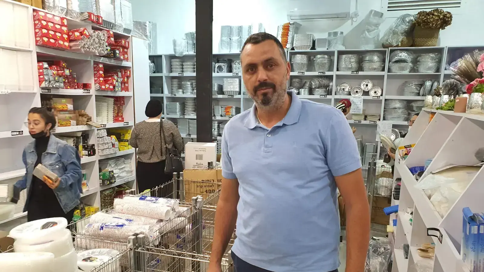 צרכנים בקניות אחרונות לקראת כניסת תוקפו של המס החדש על משקאות ממותקים 31 באוקטבור 2021 צרכנים בקניות אחרונות לקראת כניסת תוקפו של המס החדש על משקאות ממותקים 31 באוקטבור 2021