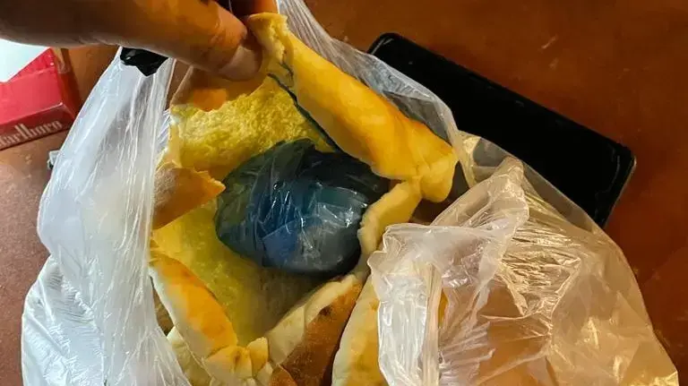סמים הוסלקו בתוך פיתה
