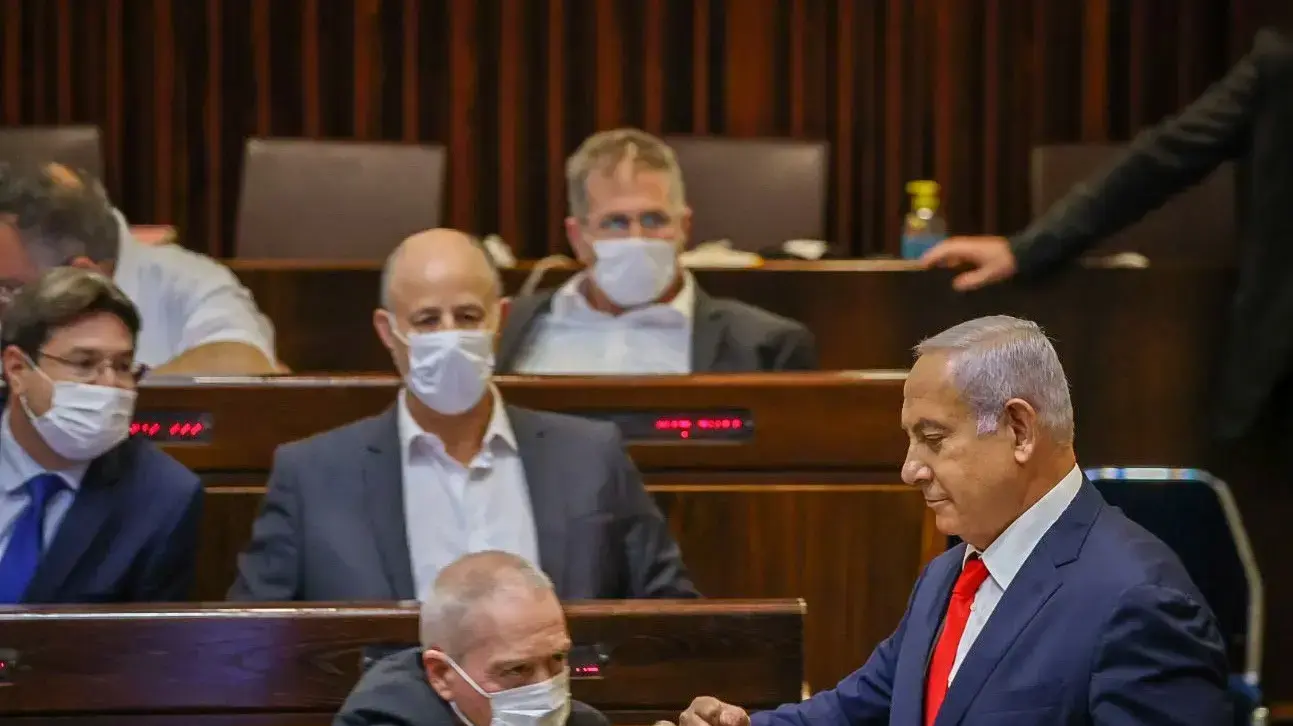 יו"ר האופוזיציה בנימין נתניהו עם יואב גלנט בסיכום דיוני התקציב, 3 בנובמבר 2021 יו"ר האופוזיציה בנימין נתניהו עם יואב גלנט בסיכום דיוני התקציב, 3 בנובמבר 2021