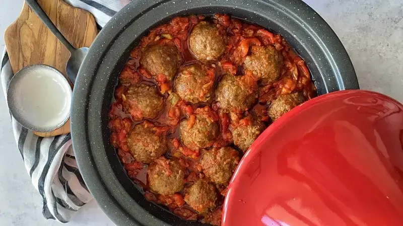 סיר קציצות ברוטב מטבוחה פיקנטי