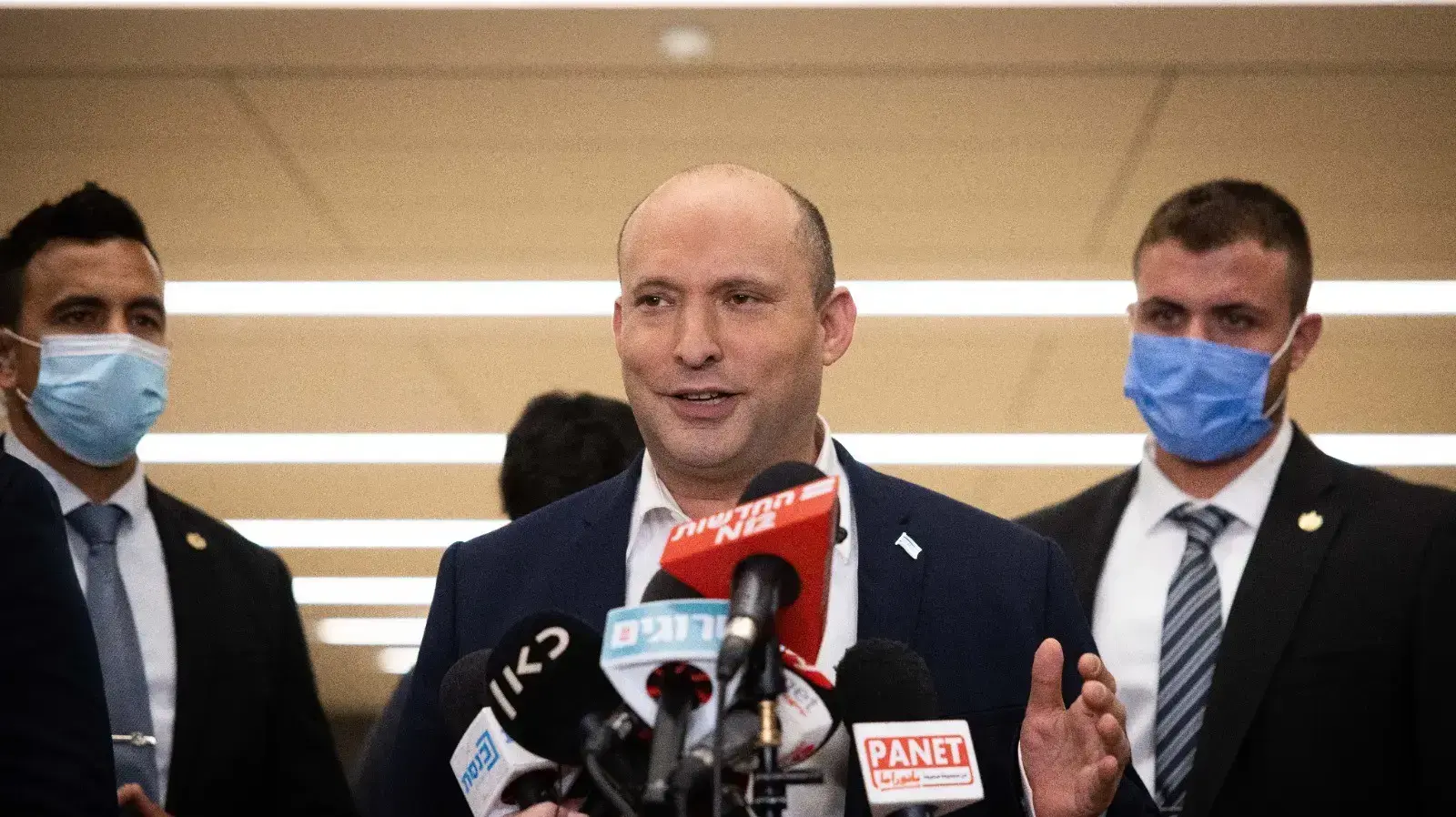 רה"מ, נפתלי בנט במהלך הצהרה לתקשורת בכנסת 4 בנובמבר 2021 רה"מ, נפתלי בנט במהלך הצהרה לתקשורת בכנסת 4 בנובמבר 2021