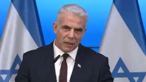 ראש הממשלה, נפתלי בנט, שר החוץ, יאיר לפיד, ושר האוצר, אביגדור ליברמן, במסיבת עיתונאים משותפת, 6 בנובמבר 2021 ראש הממשלה, נפתלי בנט, שר החוץ, יאיר לפיד, ושר האוצר, אביגדור ליברמן, במסיבת עיתונאים משותפת, 6 בנובמבר 2021