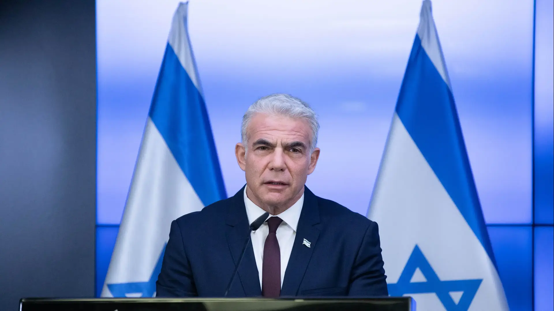 ראש הממשלה, נפתלי בנט, שר החוץ, יאיר לפיד, ושר האוצר, אביגדור ליברמן, במסיבת עיתונאים משותפת, 6 בנובמבר 2021 ראש הממשלה, נפתלי בנט, שר החוץ, יאיר לפיד, ושר האוצר, אביגדור ליברמן, במסיבת עיתונאים משותפת, 6 בנובמבר 2021
