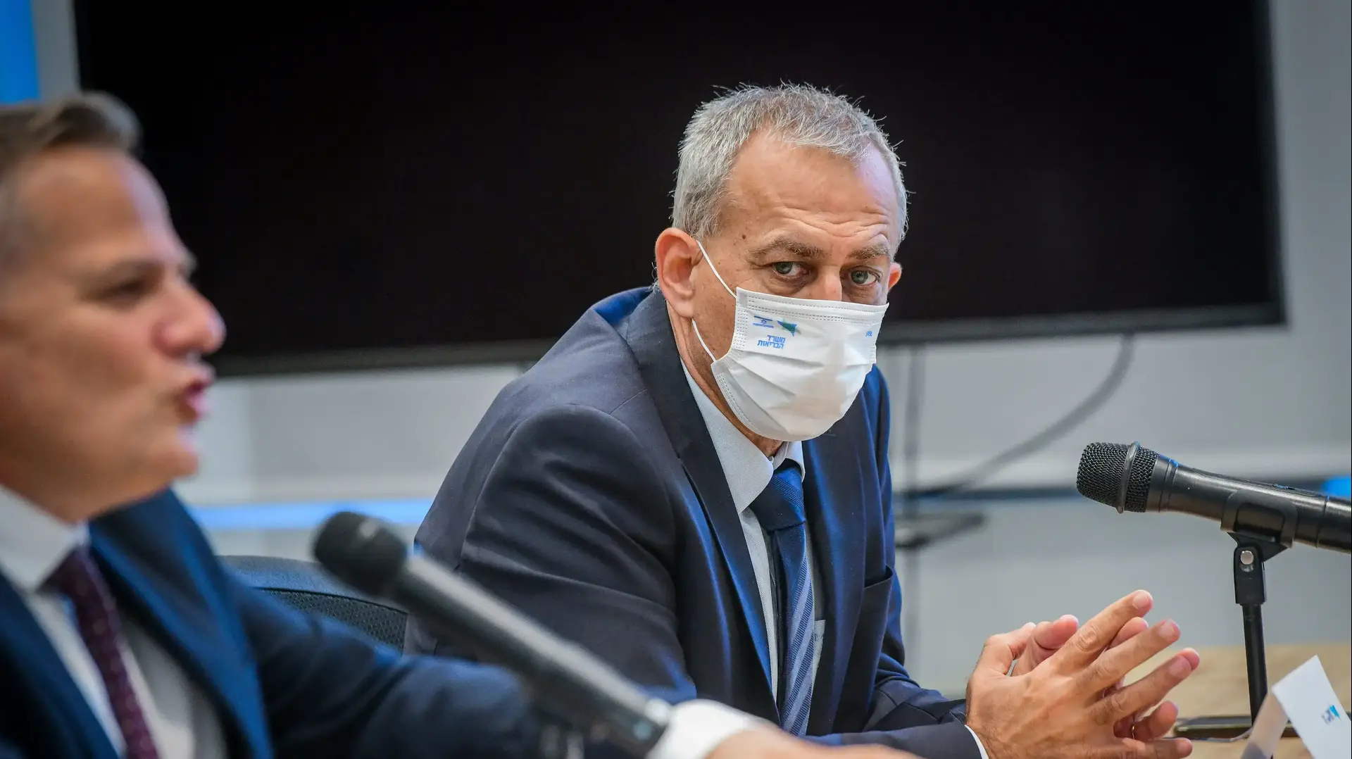 מנכ"ל משרד הבריאות נחמן אש ושר הבריאות ניצן הורוביץ בדיוני סל התרופות, 24 באוקטובר 2021 מנכ"ל משרד הבריאות נחמן אש ושר הבריאות ניצן הורוביץ בדיוני סל התרופות, 24 באוקטובר 2021